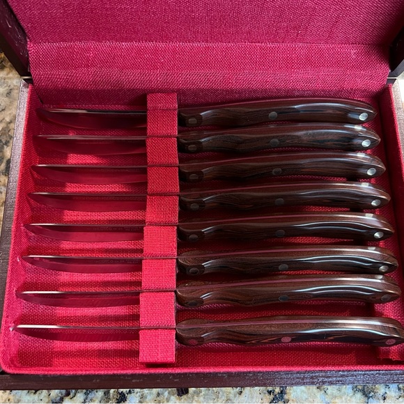 RARE!! Full Set (8) of Cutco Traditional Steak/Table Knives and Storage box - Picture 4 of 9